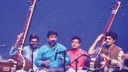 4th night ends with Pandit Budhaditya Mukherjee’s stellar sitar performance